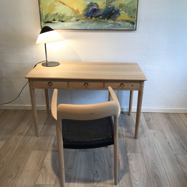 Hans J. Wegner skrivebord i massiv eg/sæbe